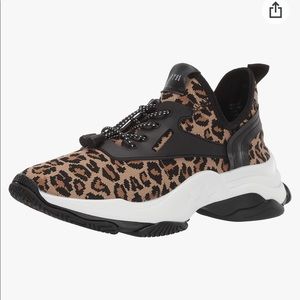 Steve Madden animal print tennis shoes sz 8